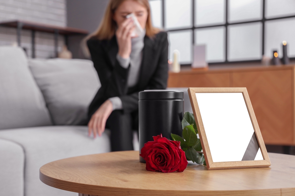 En urne står derhjemme